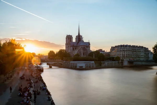 夕暮れのセーヌ川とノートルダム パリの大聖堂 フランス — ストック写真