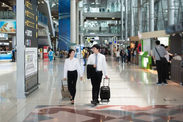 Portrait Asian Young Happy Couple Business Man Business Woman Baggage — Stock Photo, Image