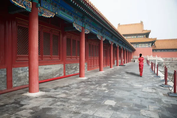Mulher Jovem Asiática Vestidos Chineses Tradicionais Velhos Cidade Proibida Beijing — Fotografia de Stock
