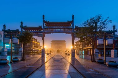 Gece Qianmen sokakta Pekin kentinin, Çin Pekin Zhengyang kapıda Jianlou.