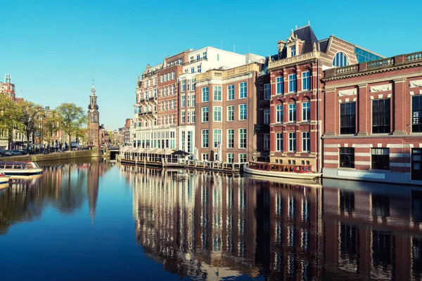 Hollanda geleneksel evleri ve Amsterdam kanal Amsterdam, Hollanda.