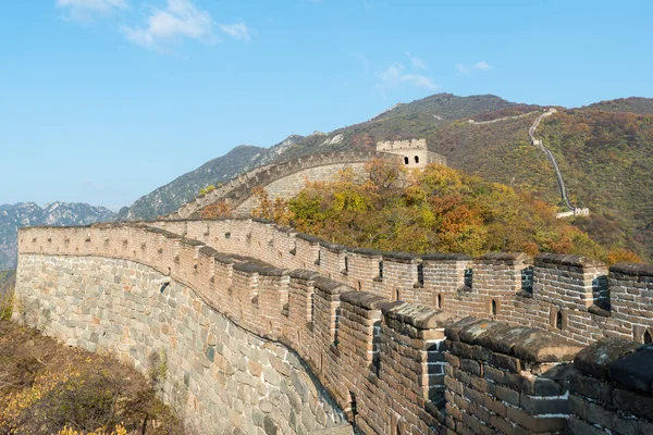Китай Большая Стена Дальний Вид Сжатые Башни Отрезки Стен Осенний — стоковое фото