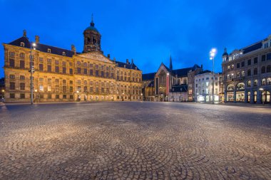 Dam Square, Amsterdam, Hollanda Kraliyet Sarayı. Dam Meydanı'na Amsterdam ünlü yer.