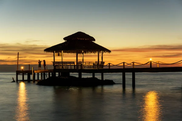 Dermaga Kayu Antara Matahari Terbenam Phuket Thailand Musim Panas Perjalanan — Stok Foto