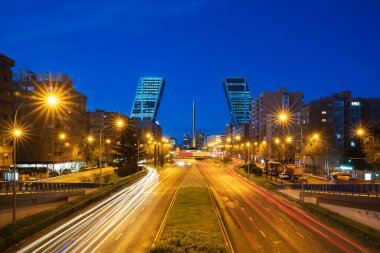 Castilla Meydanı (Plaza Castilla) olduğunu tanımlayan yeni ekonomik merkezi Madrid, İspanya. Madrid şehrin turistik konumlar biridir