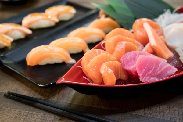 Sashimi Misti Pesce Fette Ghiaccio Ciotola Bianca Sashimi Salmon Tuna — Foto Stock