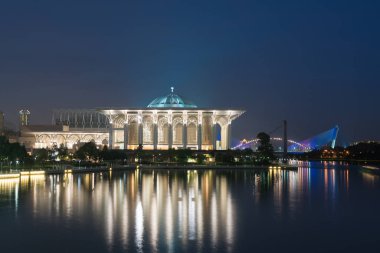 Mescid Besi 'deki Malezya Camii (Demir Cami) veya Mescid Tuanku Mizan Zainal Abidin, Putrajaya, Malezya.