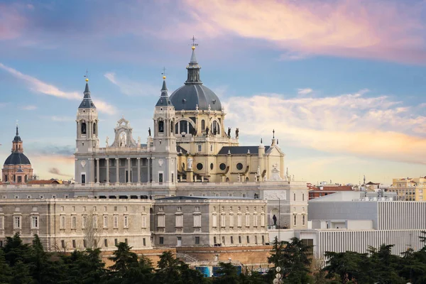 Madrid Landmark Éjjel Táj Santa Maria Real Almudena Katedrális Királyi — Stock Fotó