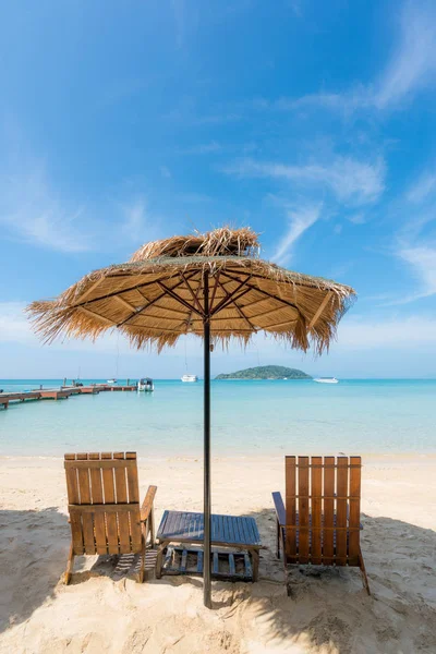 Sandalye Şemsiye Phuket Tayland Için Yaz Adada Yaz Seyahat Tatil — Stok fotoğraf