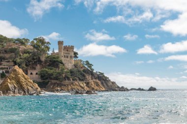Bir Lloret de Mar Castell Plaja Sa Caleta de plaj Catalonia, İspanya içinde costa Brava