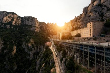 Monistrol, Santa Maria de Montserrat manastırda bir güzel yaz günde Barcelona, Catalonia, İspanya