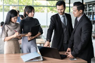 Akıllı Yöneticisi proje ekibine iç toplantı açıklayan