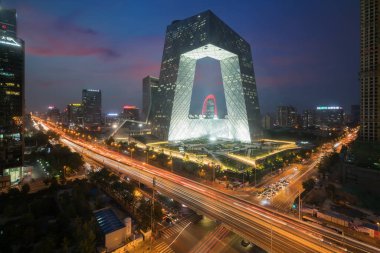 Beijing, Çin - 22 Ekim 2017: Çin'in Pekin şehir, Bina, bir ünlü dönüm noktası Çin Cctv (Cctv) 234 metre boyunda gökdelenler olduğunu çok muhteşem.