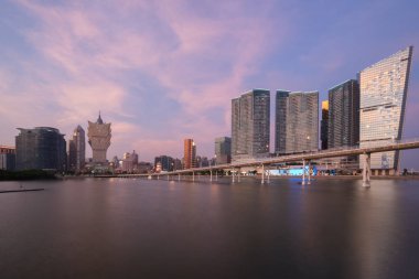 Macau (Makao), Çin görüntüsü. Gökdelen otel ve casino şehir merkezinde Macau (Makao, Bina).