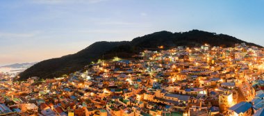 Busan, Güney Ko gece Gamcheon kültür Köyü Panorama