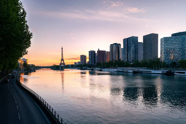 배경, 프랑스 파리에서의 에펠 탑과 파리 스카이라인. — 스톡 사진