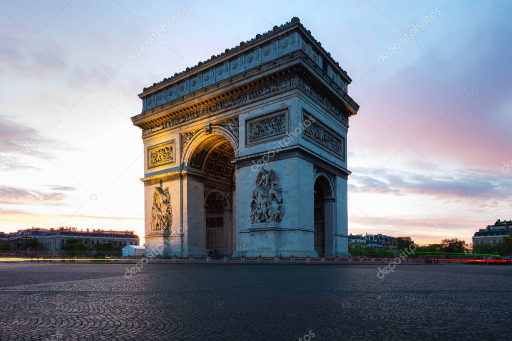 Paris street during sunrise with the Arc de Triomphe in Paris, F
