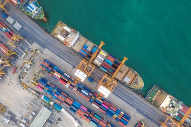 Hava üstten görünüm kapsayıcı kargo gemisi çalışma. Eski iş alma