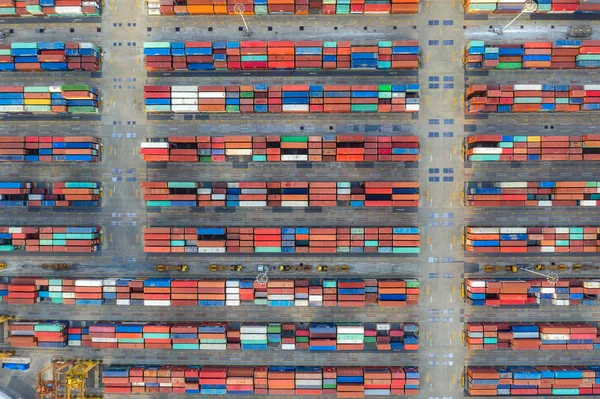 Luchtfoto van de bovenste container vrachtschepen werken. Zakelijke importeren ex — Stockfoto