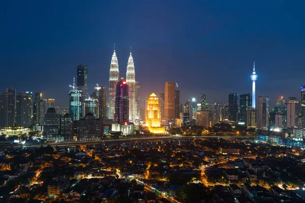 Stadsgezicht van Kuala Lumpur. Panoramisch uitzicht op de stad Kuala Lumpur skyl — Stockfoto