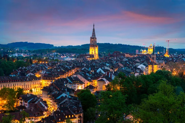 Panoramę miasta Bern z dramatyczne niebo w Bern, Szwajcaria — Zdjęcie stockowe