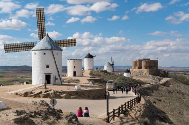 yel değirmenleri ile kale, Consuegra, Kastilya-La Mancha, Spai