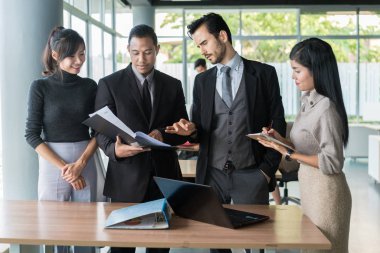 Akıllı Yöneticisi proje ekibine iç toplantı açıklayan