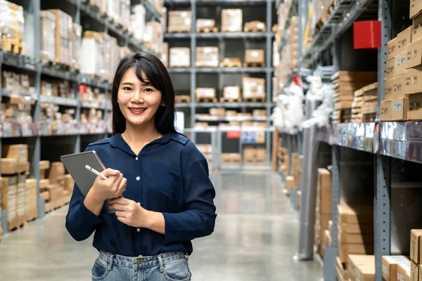 Young Asian Woman Auditor Trainee Staff Work Looking Checks Number — Stock Photo, Image