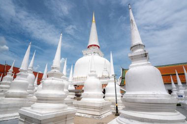 Nakhon Si thamm güzel gökyüzü ile Wat Phra Mahathat Woramahawihan