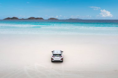 Beach Cape Le Gran Lucky Koyu'ndaki otopark havadan görünümü