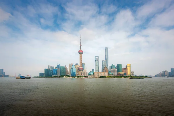 Shanghai lujiazui finance and business District trade zone skyli — Stockfoto