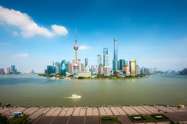 Shanghai lujiazui finance and business District trade zone skyli — Stockfoto