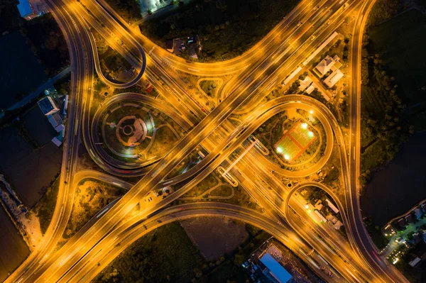 Luchtfoto van de knooppunten van de snelweg bovenaanzicht van Urban City, Bangkok — Stockfoto