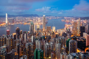 Hong Kong'da Kowloon alan manzarası görünümünden tatlım Victoria Peak