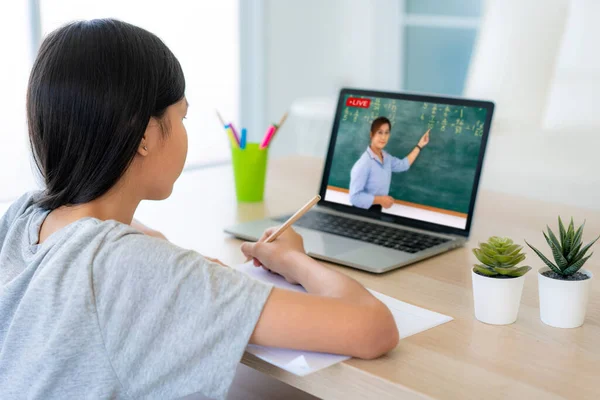 Asian Girl Student Video Conference Learning Teacher Computer Living Room — Stock Photo, Image