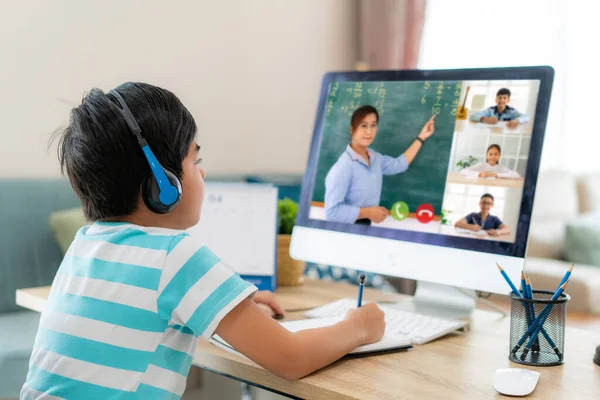 Asian Boy Student Video Conference Learning Teacher Classmates Computer Living — Stock Photo, Image