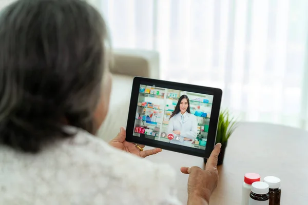 Asiatische Seniorin Videokonferenz Online Beratung Mit Apotheke Beratung Über Krankheit — Stockfoto