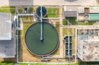 Rezervasyonun üst görüntüsü Solid kişi netleştirici Sedimentasyon Tankı. Fabrikada endüstriyel su tedavisi.