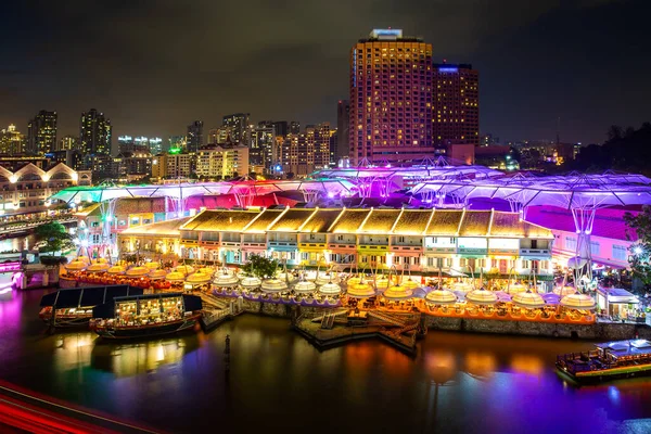 Farverig Lysbygning Natten Clarke Quay Marked Med Floden Singapore Asiatisk - Stock-foto