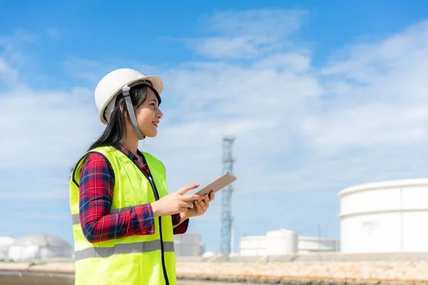 Asian Woman Petrochemical Engineer Working Digital Tablet Oil Gas Refinery — Stock Photo, Image