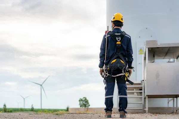 Hombre Asiático Ingeniero Inspección Preparando Comprobando Progreso Aerogenerador Con Seguridad —  Fotos de Stock