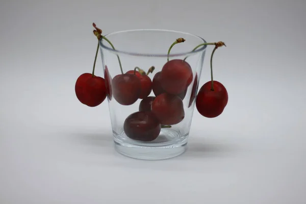 Red Cherries Glass Bowl — Stock Photo, Image