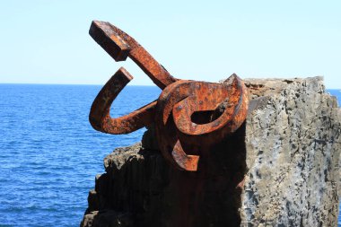 Denizin önünde çapa