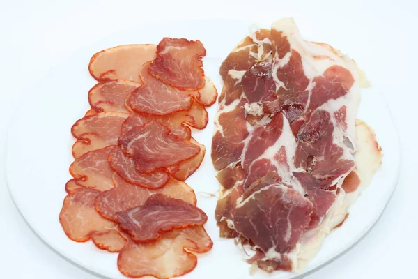 Jambon Ibérique Longe Sur Une Assiette Blanche — Photo