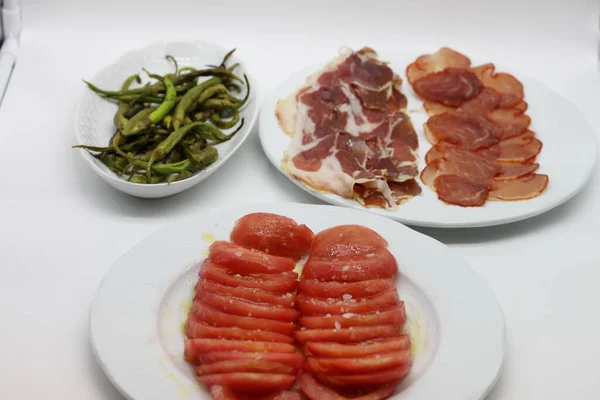 Chiles Fritos Tomate Ecológico Con Aceite Oliva Jamón Lomo Ibérico —  Fotos de Stock