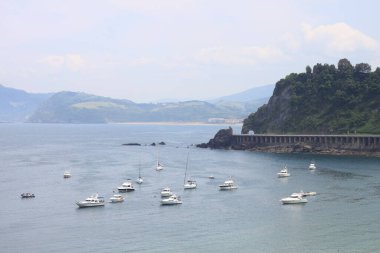 Gipuzkoa 'da Getaria Körfezi' nde tekneler, Bask Ülkesi, İspanya