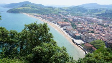 Bask bölgesindeki Zarautz plajının manzarası
