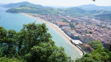 Bask bölgesindeki Zarautz plajının manzarası