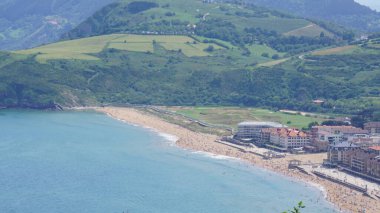 Bask bölgesindeki Zarautz plajının manzarası