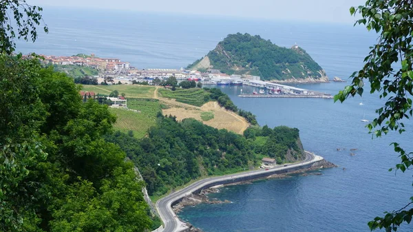 バスク地方のブッシュから見たゲタリアの風景と港 — ストック写真